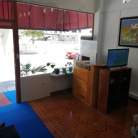 Hostal La Casa De Luis Puerto Baquerizo Moreno Dış mekan fotoğraf