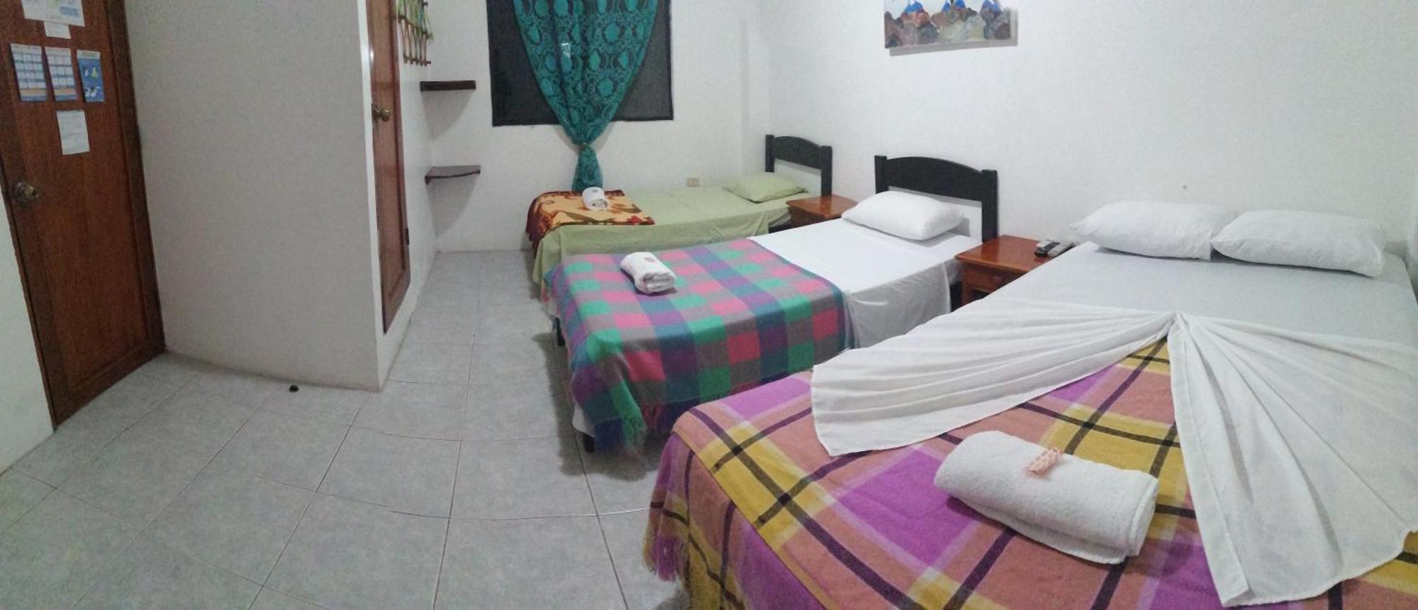 Hostal La Casa De Luis Puerto Baquerizo Moreno Dış mekan fotoğraf