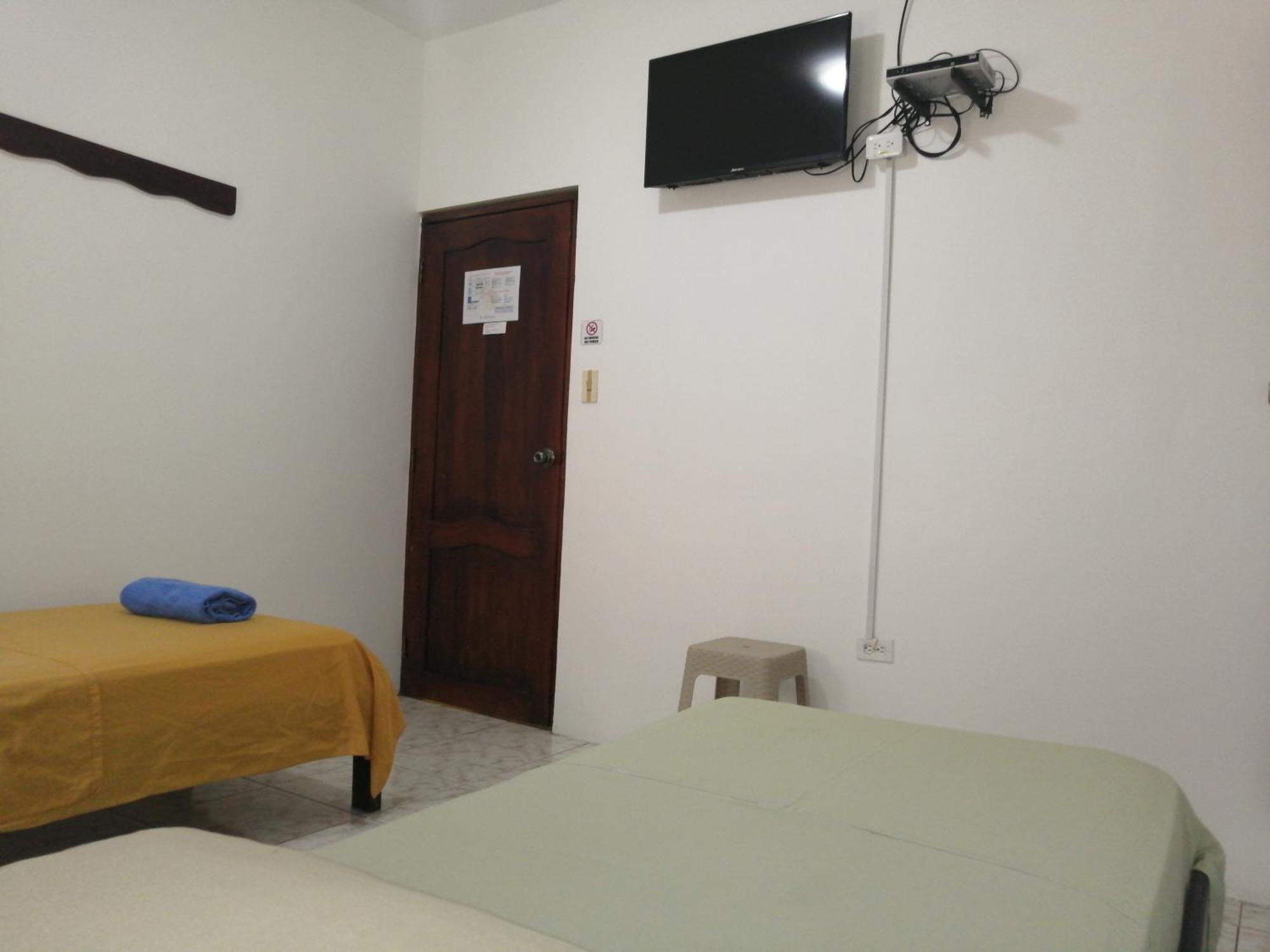 Hostal La Casa De Luis Puerto Baquerizo Moreno Dış mekan fotoğraf