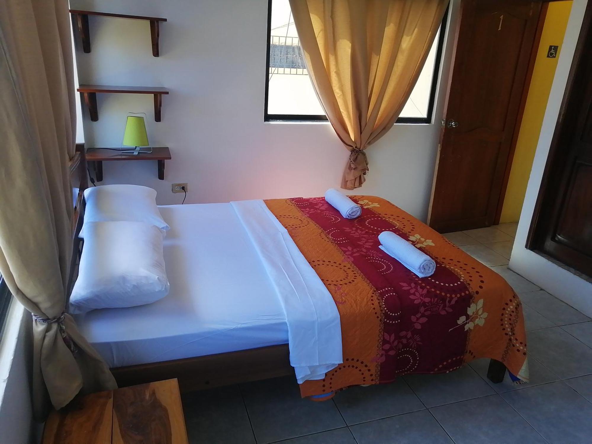 Hostal La Casa De Luis Puerto Baquerizo Moreno Dış mekan fotoğraf