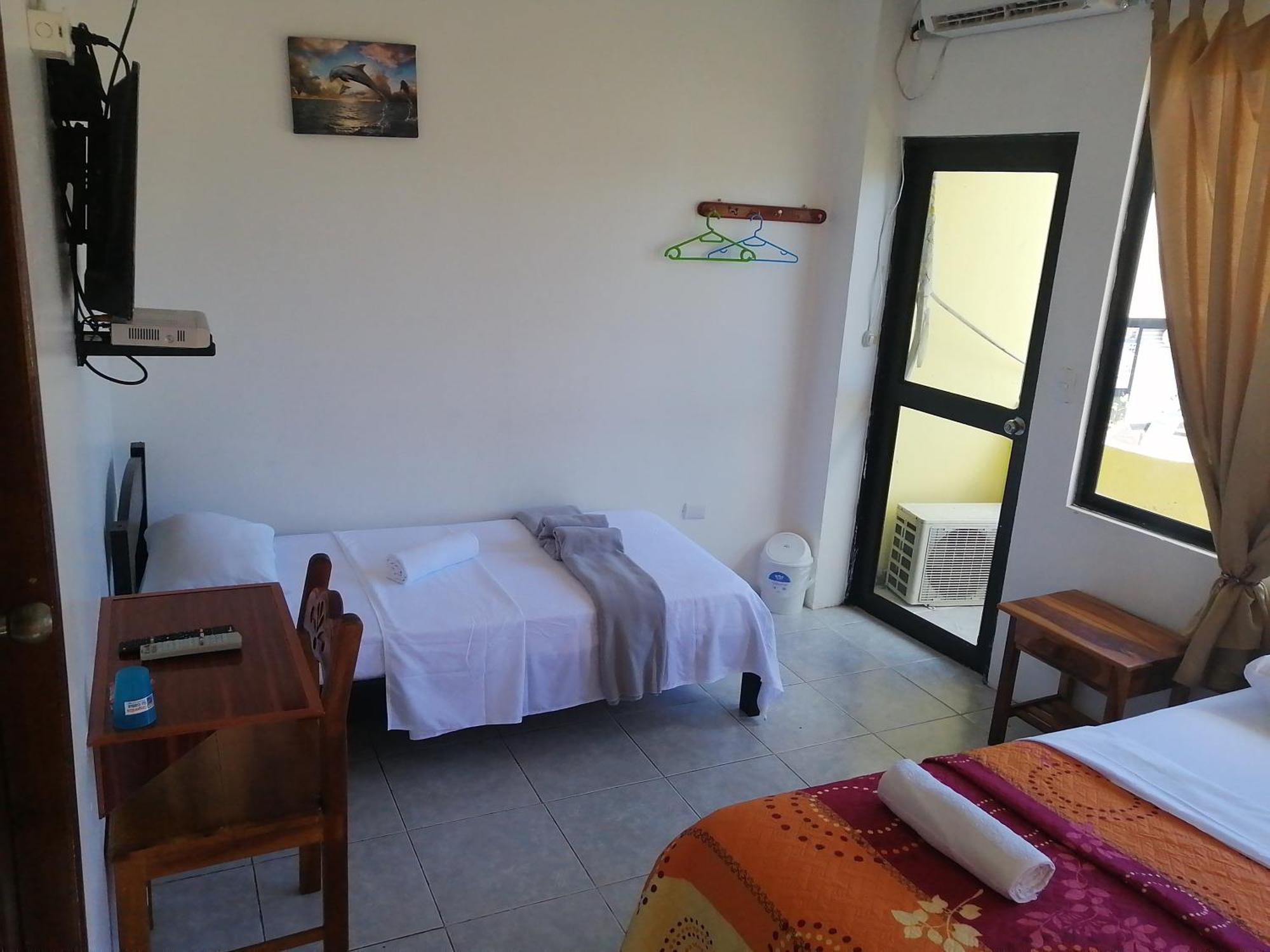 Hostal La Casa De Luis Puerto Baquerizo Moreno Dış mekan fotoğraf