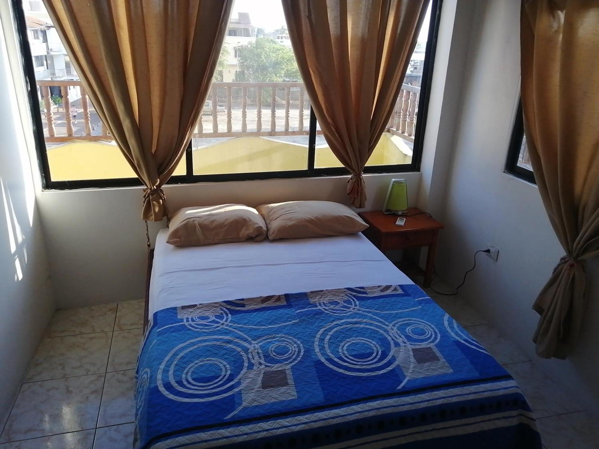 Hostal La Casa De Luis Puerto Baquerizo Moreno Dış mekan fotoğraf