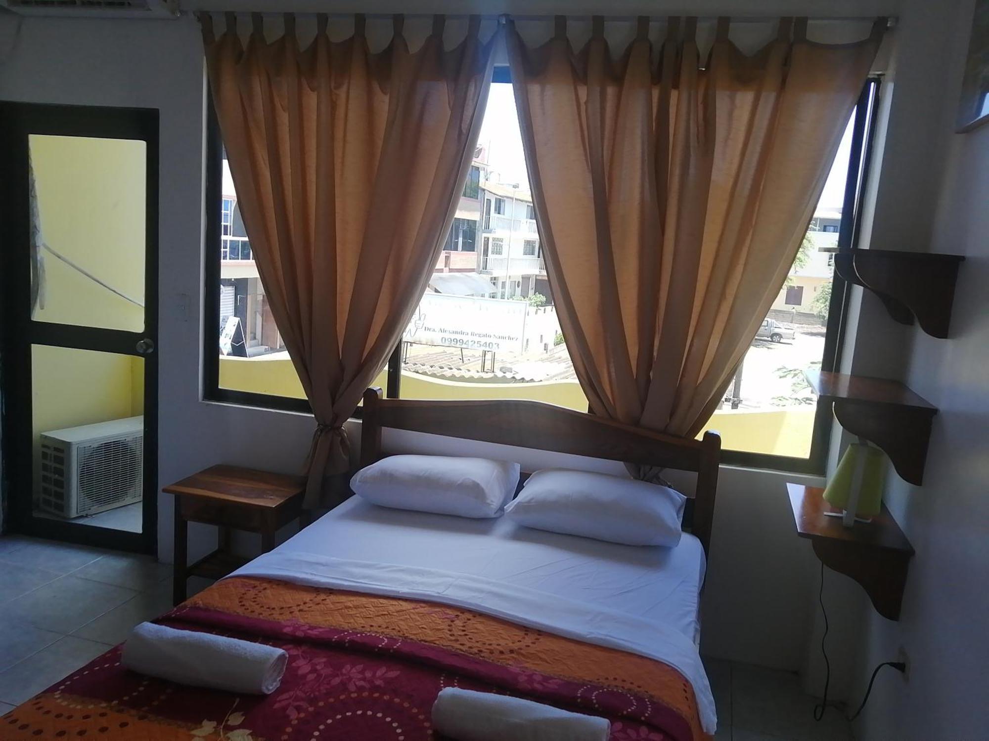 Hostal La Casa De Luis Puerto Baquerizo Moreno Dış mekan fotoğraf